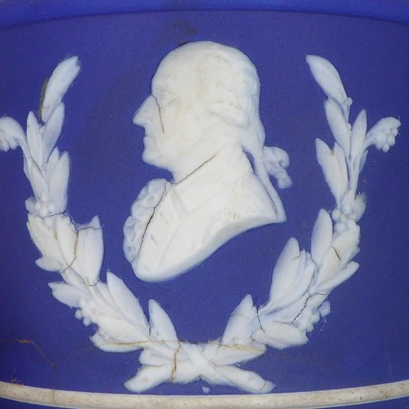 1905 Wedgwood Creamer Dark Blue Jasperware W Issues - See Photos - Picture 9 of 17